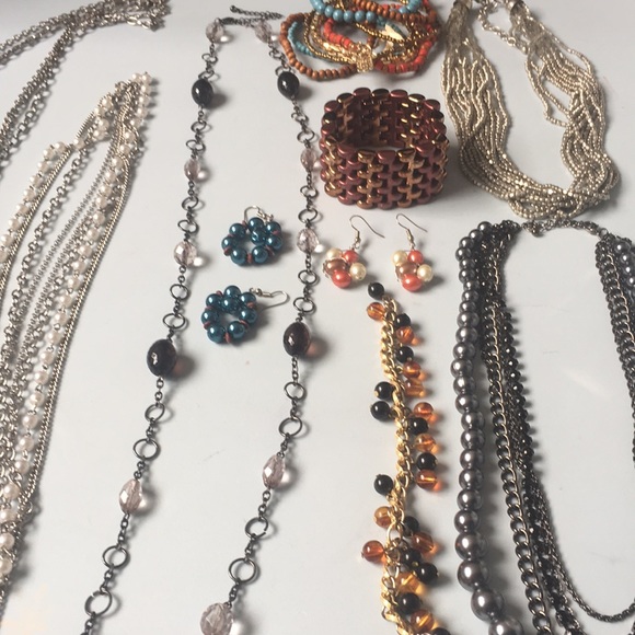 đź’ĄBOGOđź’Ą Lot of Costume Jewelry Preloved - Picture 9 of 13